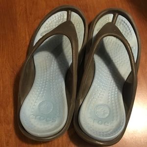 Croc flip flops. W6. Used